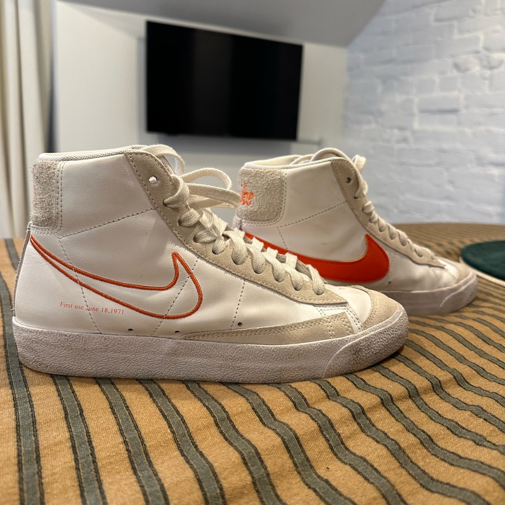 Nike High-Top Sneakers in White and Orange